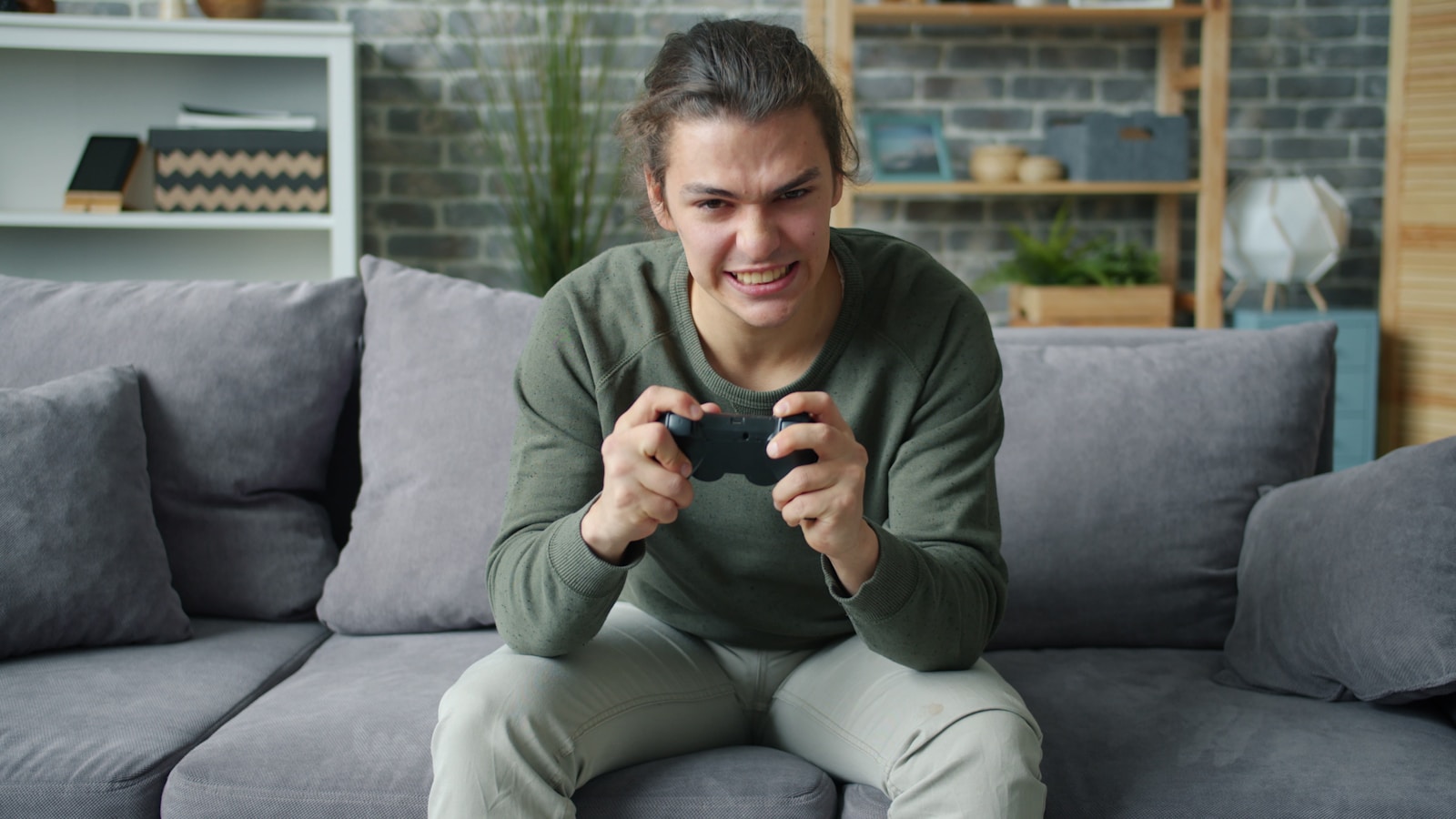 Gamer Roommate Talks And Sings In Voice Chat From Late Morning Until 2AM, Lets Takeout Bags Pile Up, And Makes The Room Smell Like BO And Rotting Food