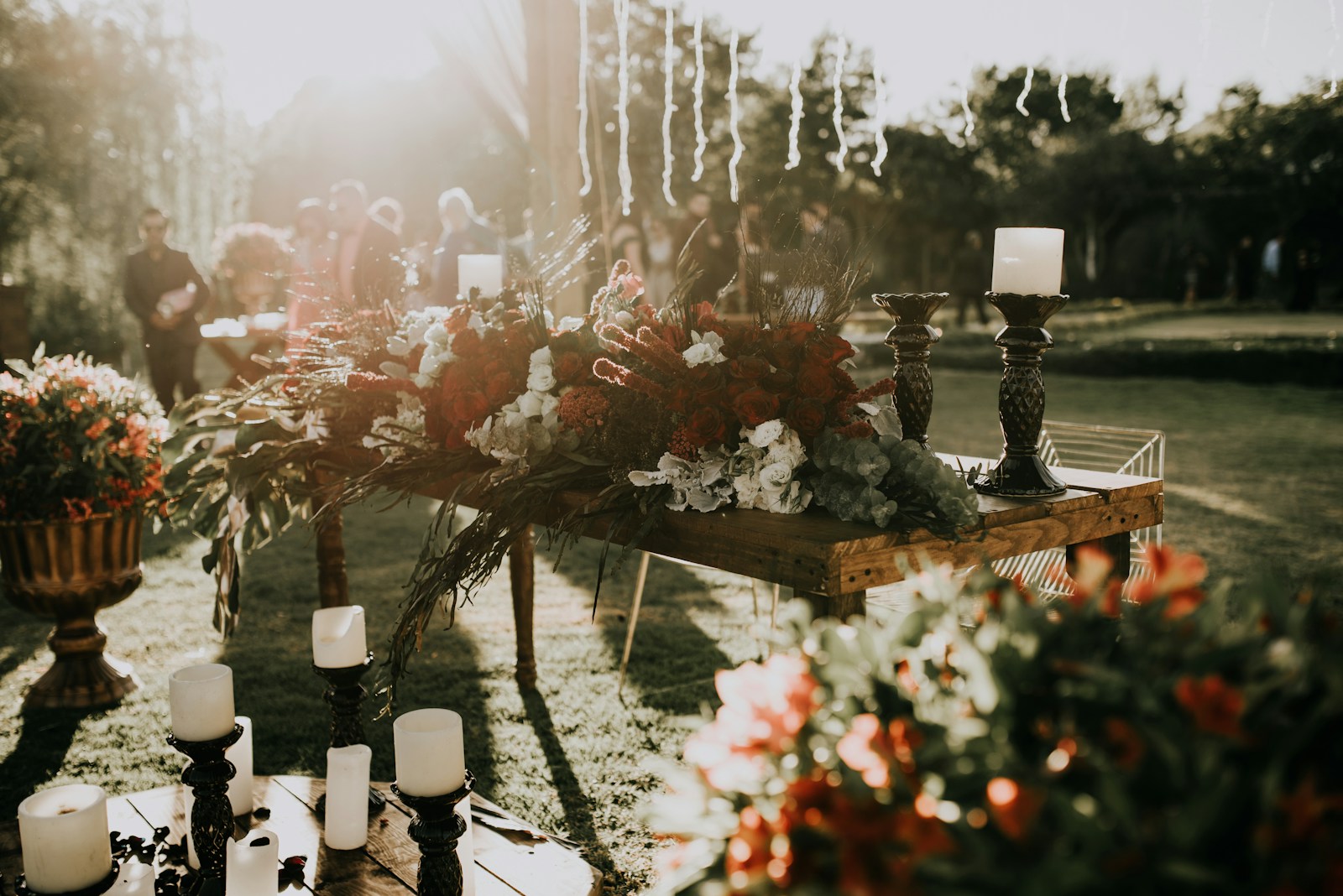 Wedding Vendor Dodges Bar Package Emails For Months, Then Demands A Last-Minute Meeting While Still Refusing To Show The Options