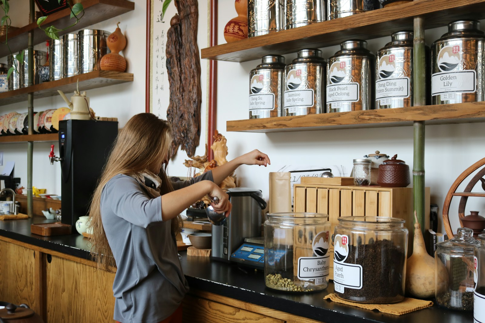 Homeless Woman Orders Dunkin’ Coffee With Every Available Flavor Despite Two Warnings, Takes One Sip, and Immediately Starts Telling Everyone at the Chicago Station Never to Make the Same Mistake