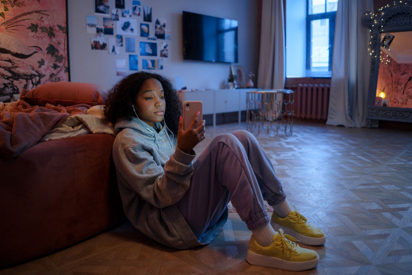 Teen Needs a Specific-Colored Outfit for an Upcoming Function but Dad Refuses to Buy New Clothes—Leaving the Embarrassed Student Scrambling to Earn $40–$50 Before the End of the Week