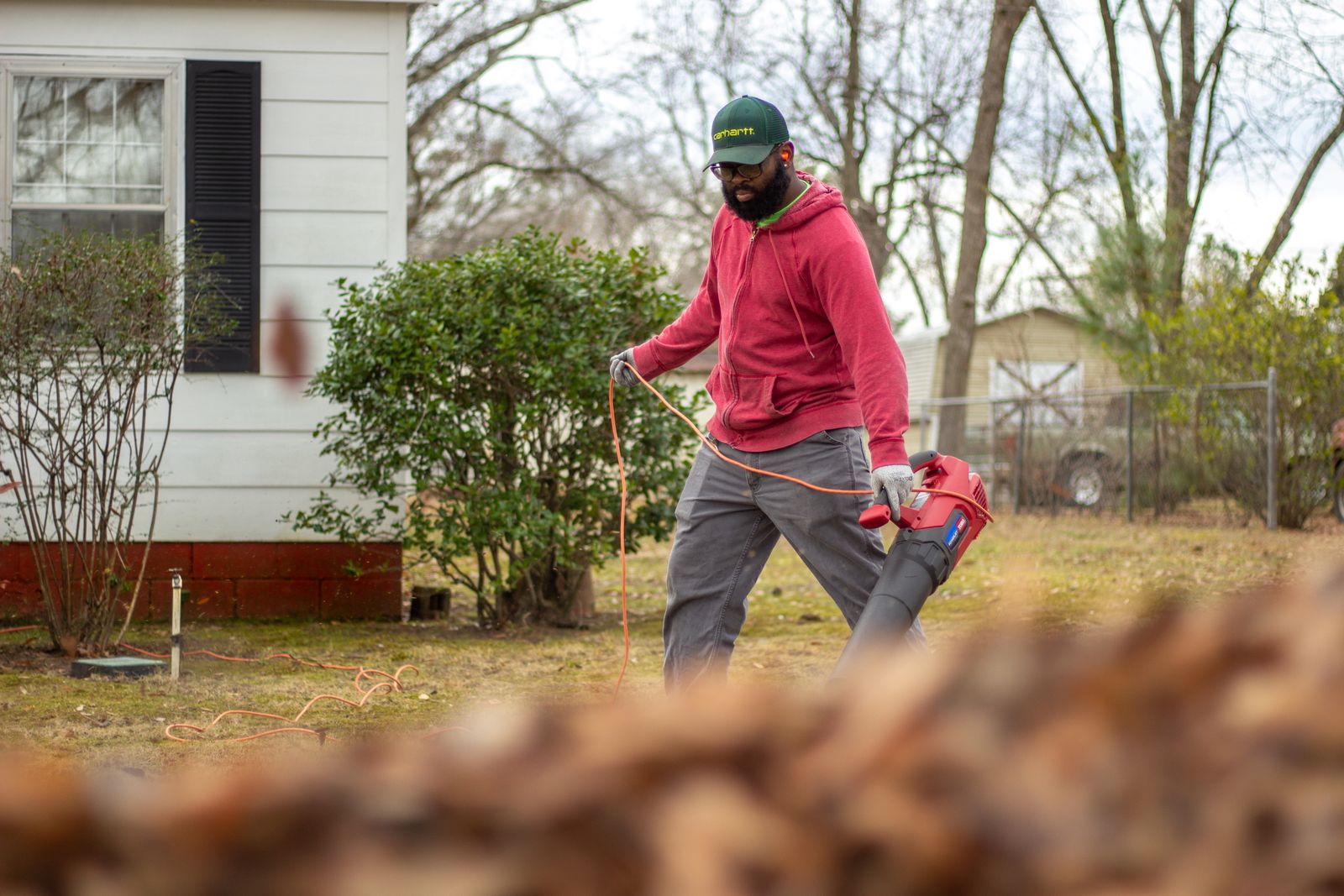 Controlling Aunt Gradually Fills a Jointly Owned Backyard With Her Belongings, Then Gets Angry When Relatives Move Their Own Trash Bins and Stop Giving Her Recyclables—Turning Every Lost Benefit Into Another Property Dispute