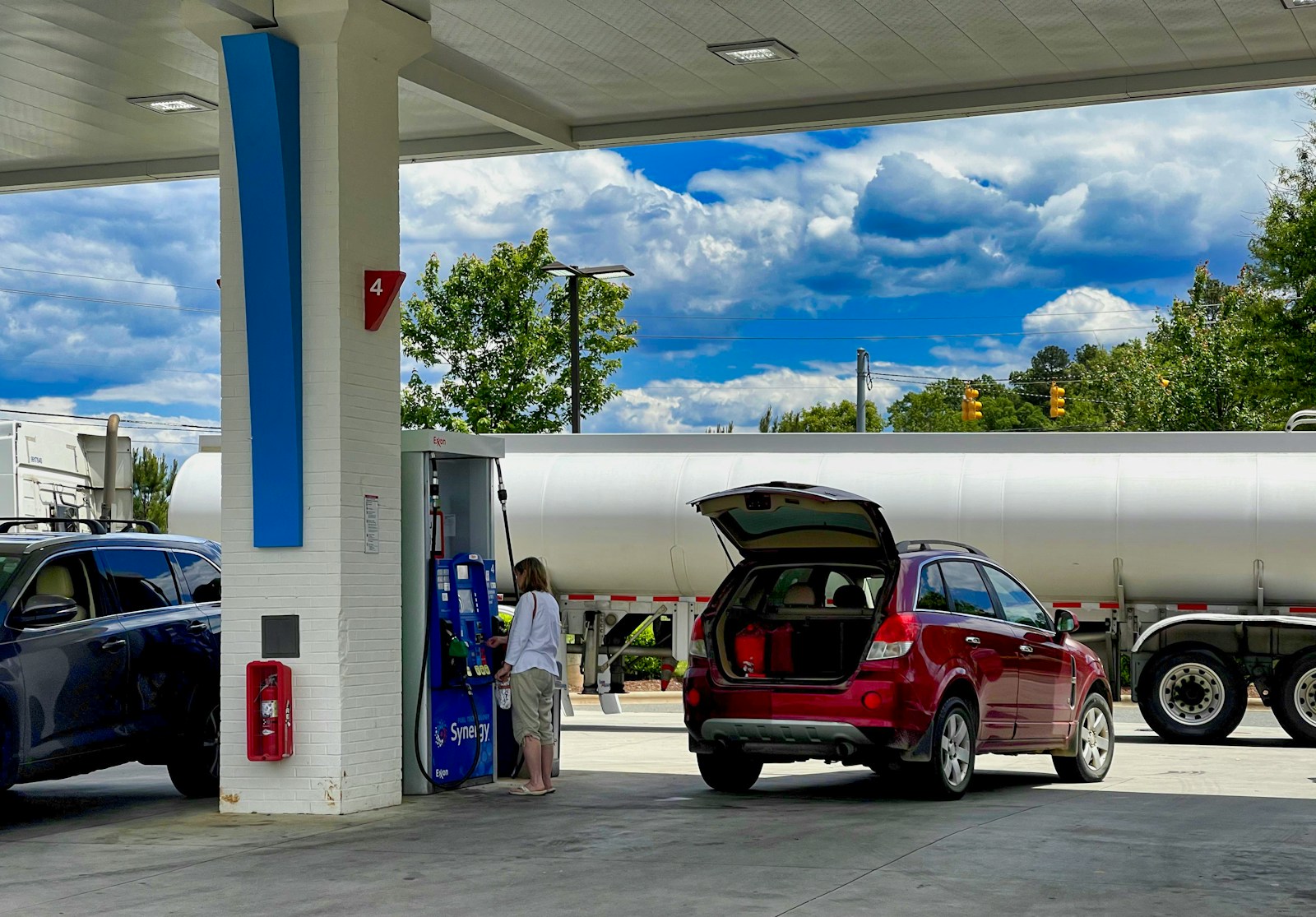 Gas-Station Customer Refuses to Pay for a Few Ounces of Spilled Fuel, Surrenders When the Clerk Reaches for 911, and Demands the Company President’s Address—So the Employee Gives Him 1600 Pennsylvania Avenue and Sweetly Wishes Him a Good Night