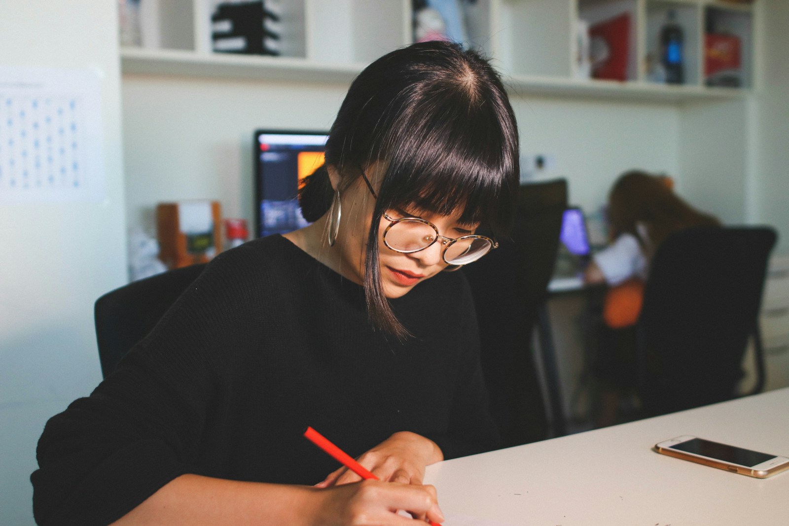 Teen Gets Her First Job and Immediately Becomes Her Mother’s Personal Bank—Then Mom Cuts Off School Supplies, Clothes, Hygiene Products, and Classes Because Her Daughter Won’t Fund Her Shopping