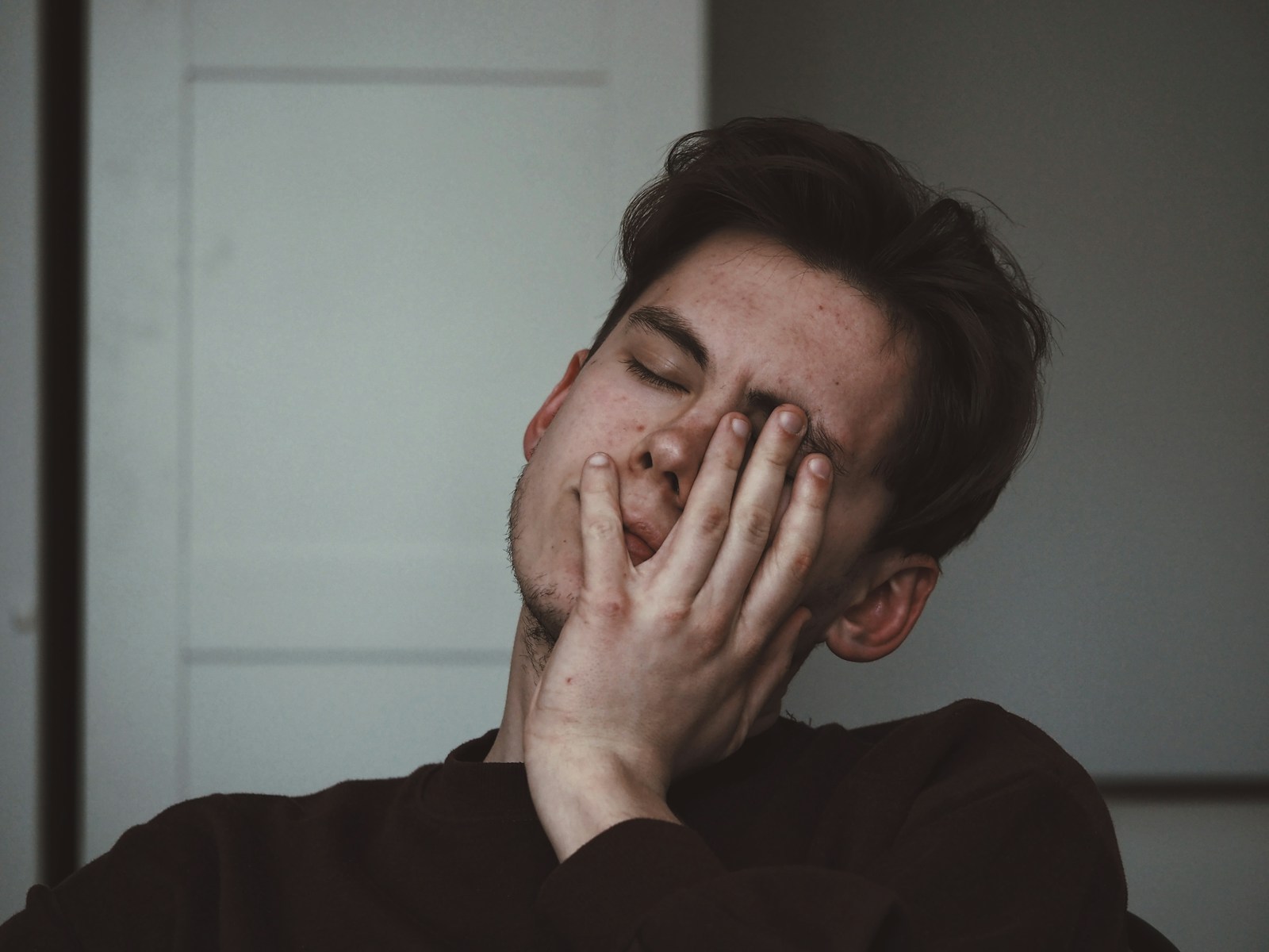 Heartbroken Ex Misses the Embrace of the Person Who Hurt Them and Wishes They Had Been “Worth Fighting For”—After Giving Everything to a Relationship and Being Left Alone With the Pain