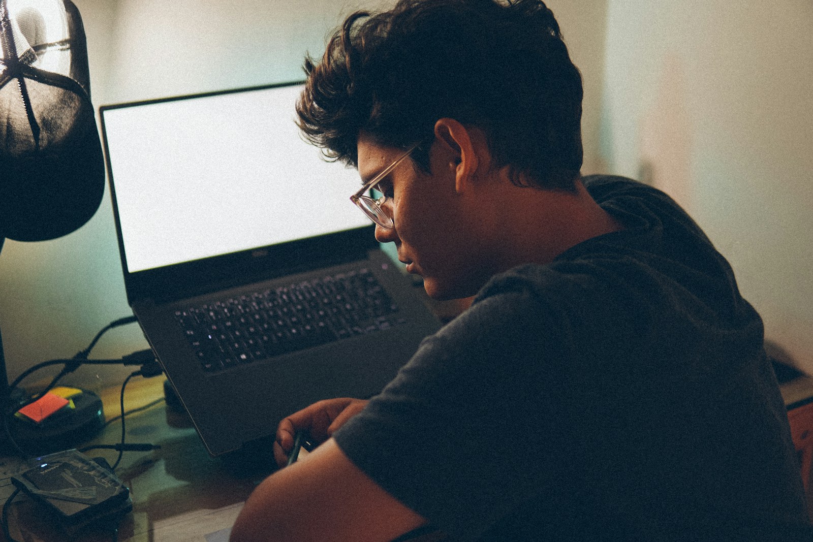 Seventeen-Year-Old Watches a Self-Proclaimed Religious Uncle Slam Children’s Heads Into Walls Over Incorrect Prayers, Abuse His Wife, and Drive One of Eight Children to Disappear—Then Wonders How a Teenager Can Rescue the Relatives Who Now Flee for Days During His Meltdowns