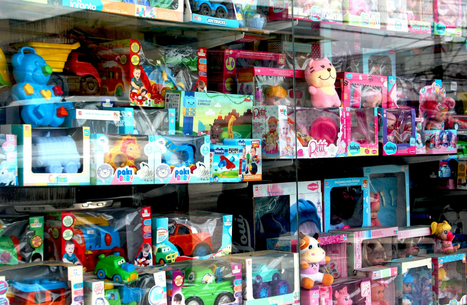 Toys are displayed inside of a store window