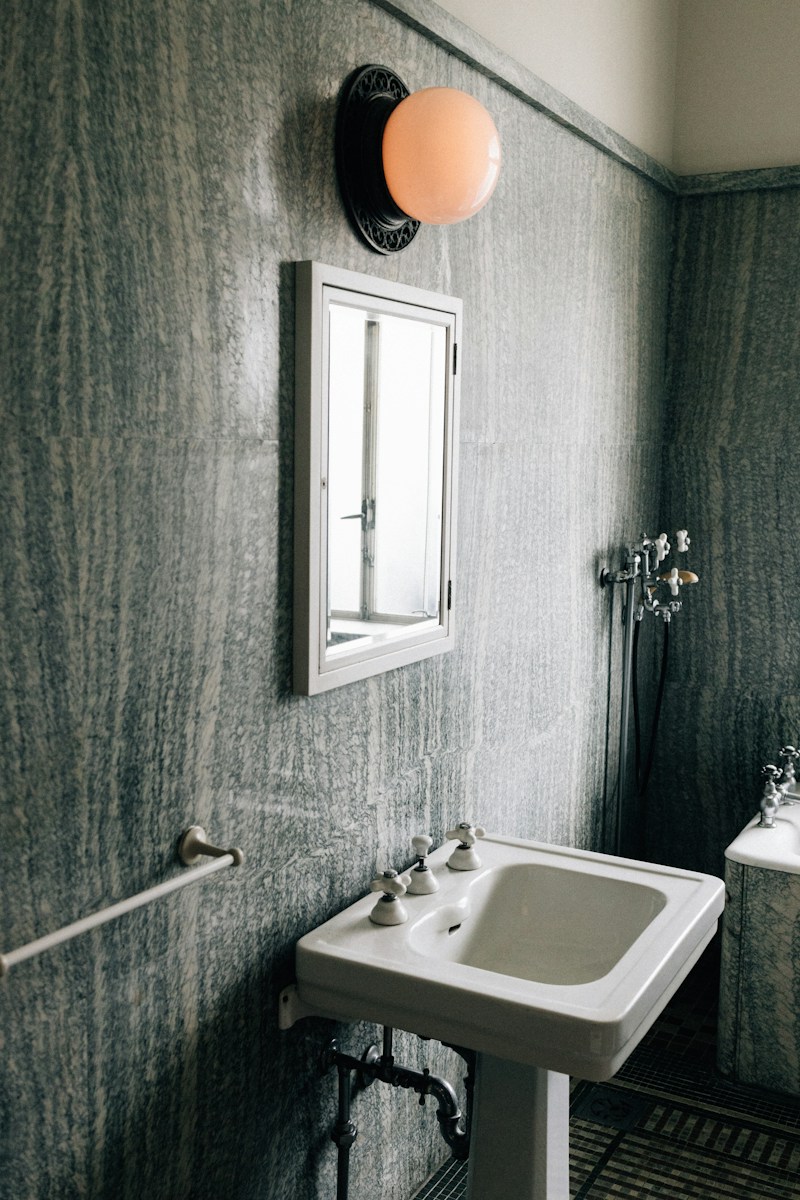 7 Things That Make a Boomer Bathroom Look Frozen in Time