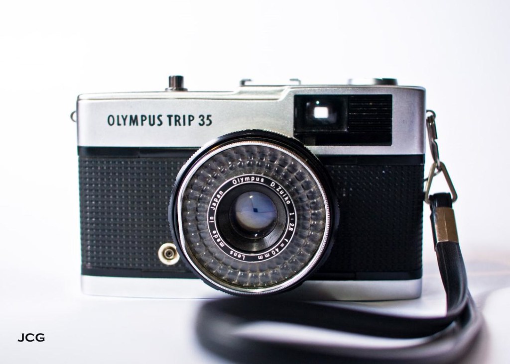 Gen Z Is Cleaning Out Thrift Stores’ Film Camera Shelves