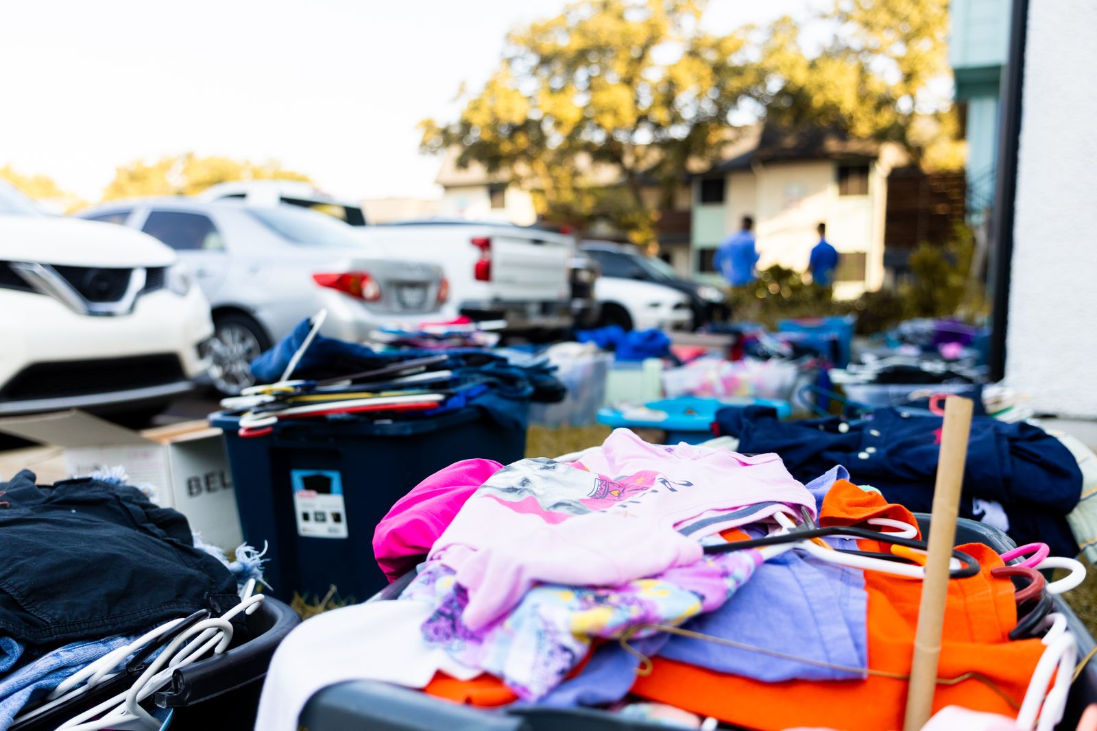 Estate-Sale Shopper Says She “Peaked” After an Antique Haul, Leaving Viewers to Debate Which Vintage Find Was the Real Prize