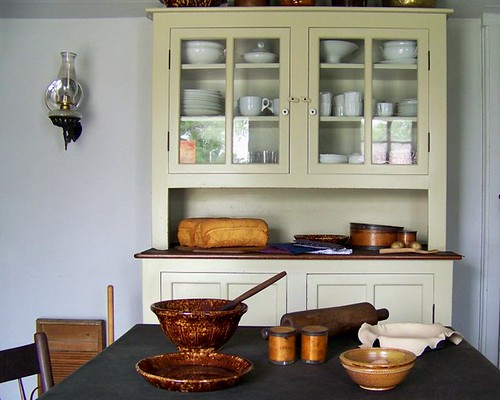 Granddaughter Reveals Her Grandmother Spent Decades Living With a Near-Exact “Practical Magic” Kitchen, Complete With Custom Cabinets and a Vintage French Stove