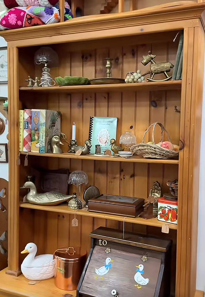 Vintage Reseller Tears Apart Her Antique Booth and Rebuilds It in a Cottagecore Restock That Quickly Draws Thousands of Likes