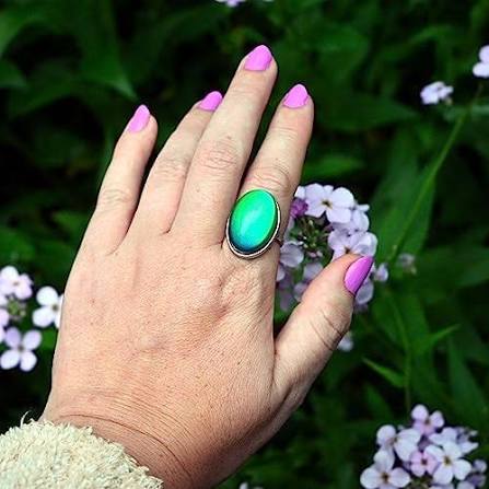 Mood Rings Were Invented by Two Guys With Absolutely Zero Science Background, and It Turns Out They Never Actually Read Anyone’s Real Mood at All