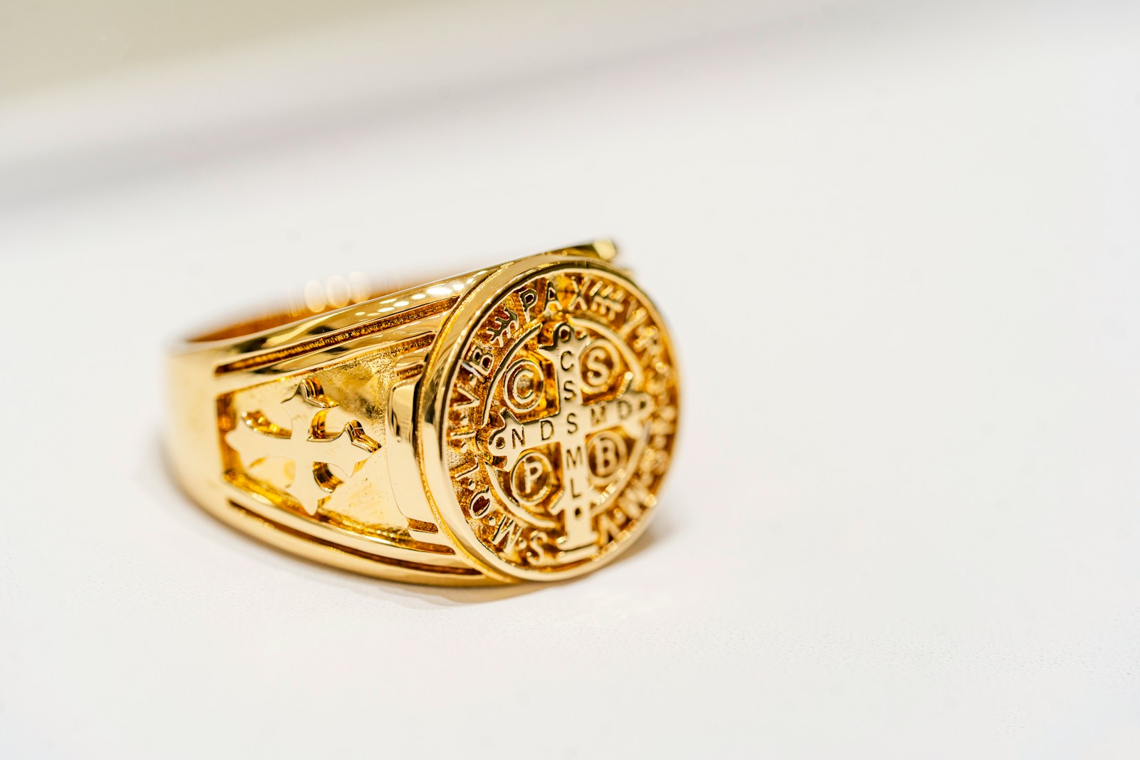 A Ring Passed Over at an Estate Sale Turned Out to Be Worth Far More Than Scrap