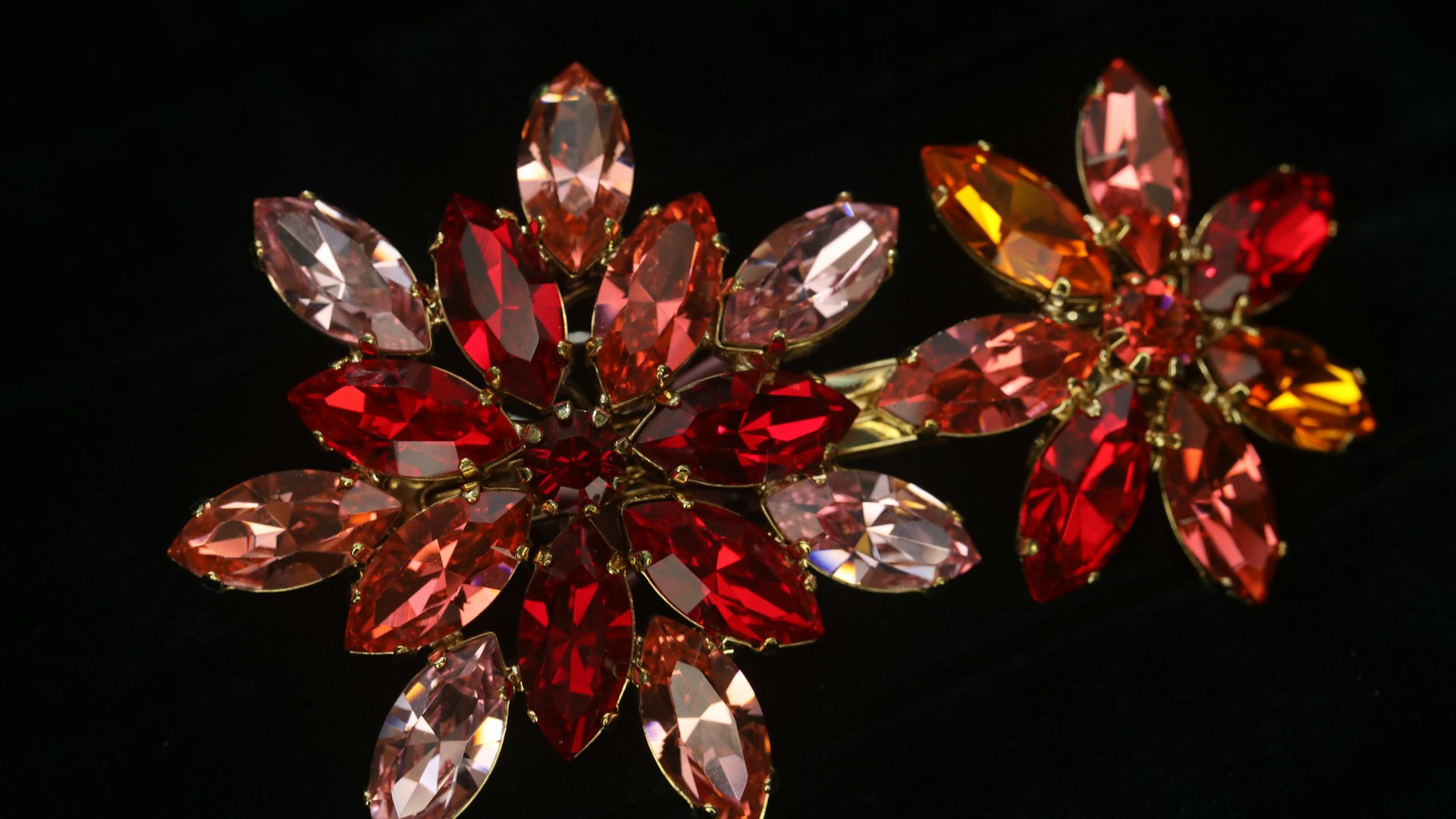 Costume Jewelry Passed Off As Bakelite Or Sterling Is Costing Vintage Shoppers Money And These Spot Checks Can Help